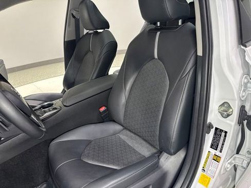 Used 2019 Toyota Camry XSE FWD image 15