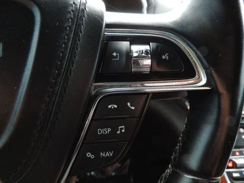 Used 2018 Lincoln Continental Select image 28