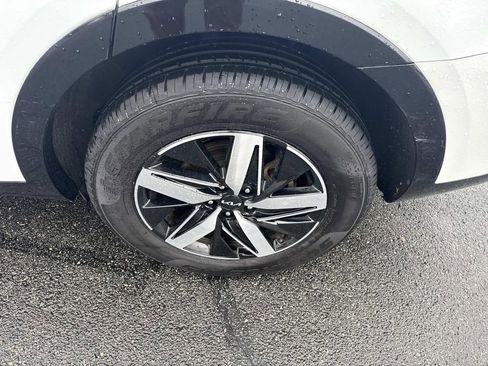 Used 2022 Kia Sorento S image 11