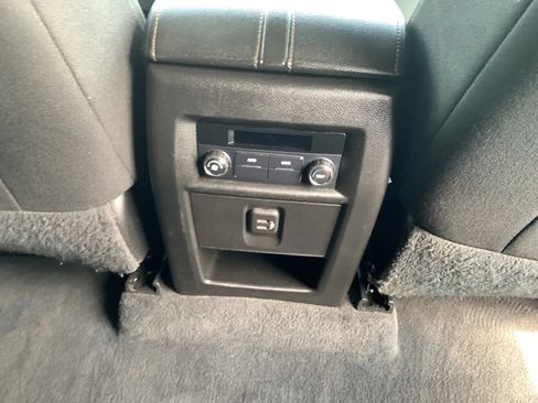 Used 2020 Chevrolet Traverse LS FWD image 33