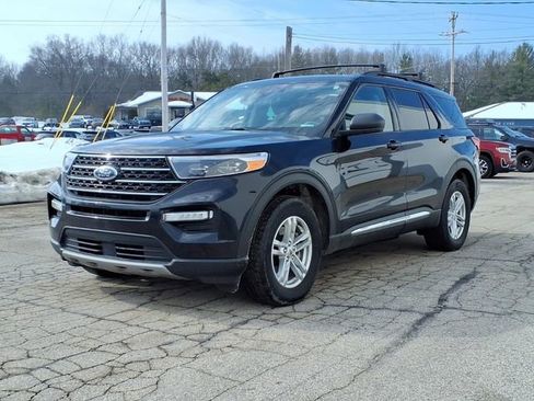 Used 2021 Ford Explorer XLT w/ Equipment Group 202A AWD/4WD image 7