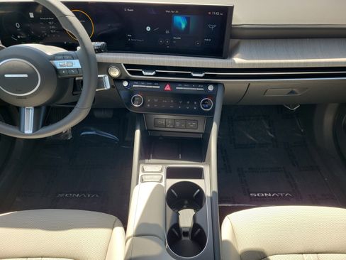 New 2025 Hyundai Sonata Limited image 17