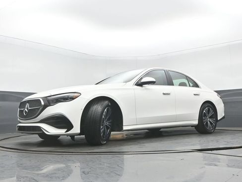 Used 2024 Mercedes-Benz E 350 4MATIC Sedan image 10