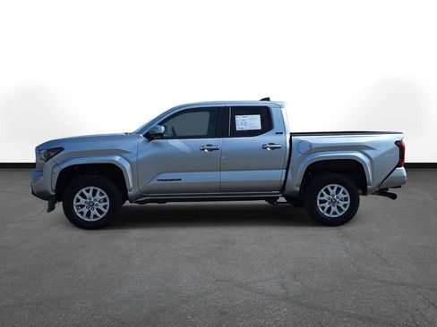 Used 2025 Toyota Tacoma SR5 AWD/4WD image 9