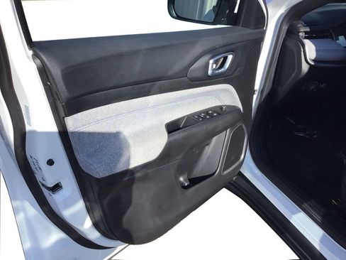 Used 2025 Jeep Compass Latitude image 20