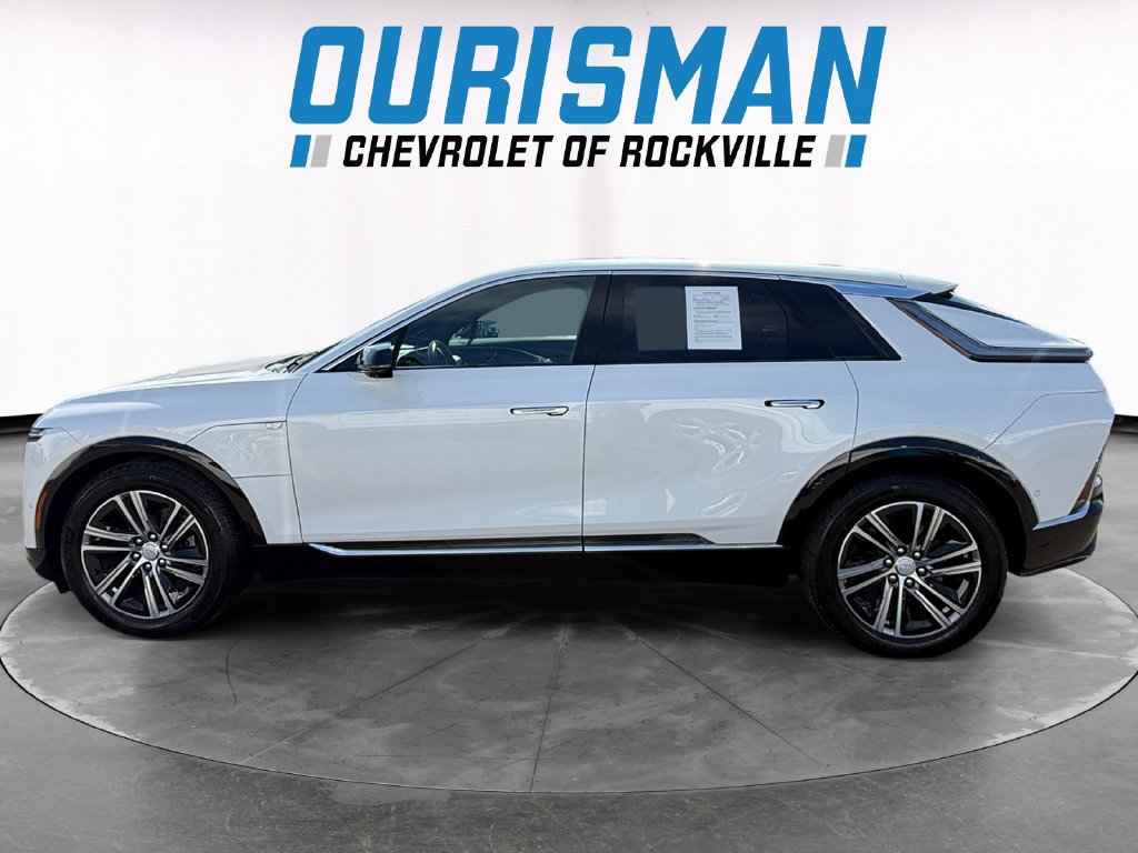 Used 2024 Cadillac Lyriq Luxury RWD image 3