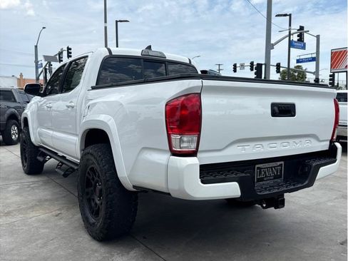 Used 2017 Toyota Tacoma SR5 w/ Tow Package RWD image 40