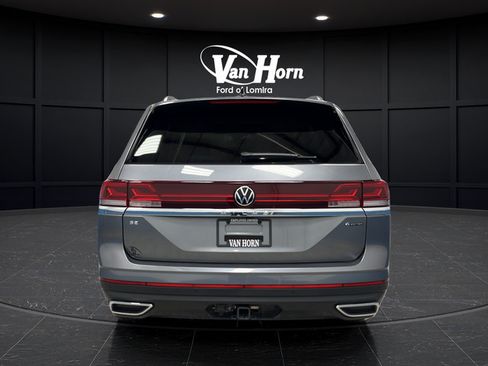 Used 2025 Volkswagen Atlas SE AWD/4WD image 4