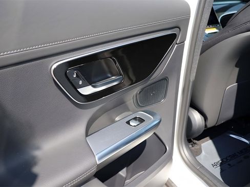 Certified 2025 Mercedes-Benz GLC 43 AMG 4MATIC image 43