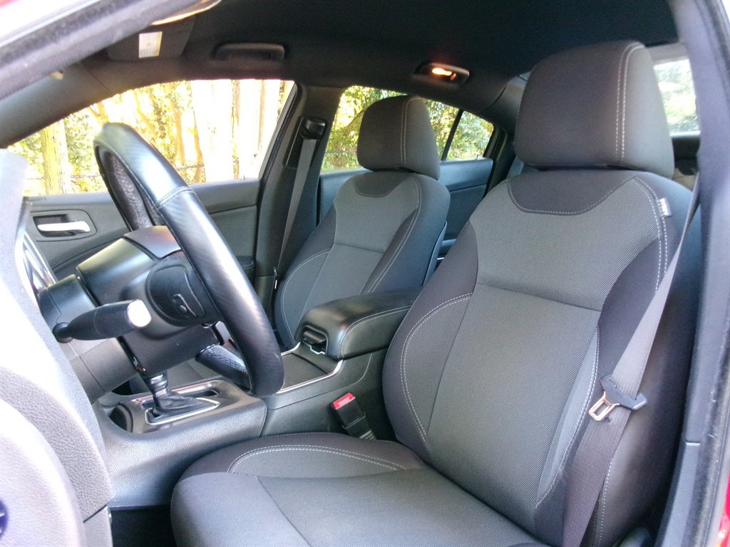 Used 2016 Dodge Charger SE RWD image 13