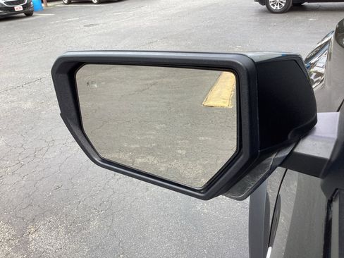 Used 2023 Chevrolet Colorado Trail Boss w/ Technology Package image 30