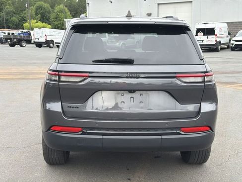 Used 2024 Jeep Grand Cherokee Altitude AWD/4WD image 4