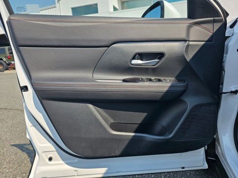 Certified 2025 Nissan Kicks SR AWD/4WD image 25