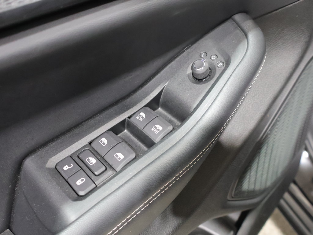 Used 2023 Jeep Grand Cherokee Altitude AWD/4WD image 13