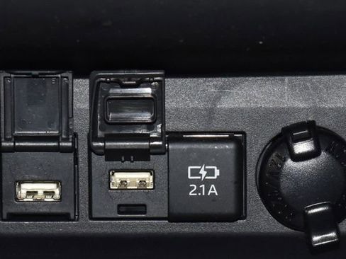 Used 2020 Toyota Highlander XLE image 18