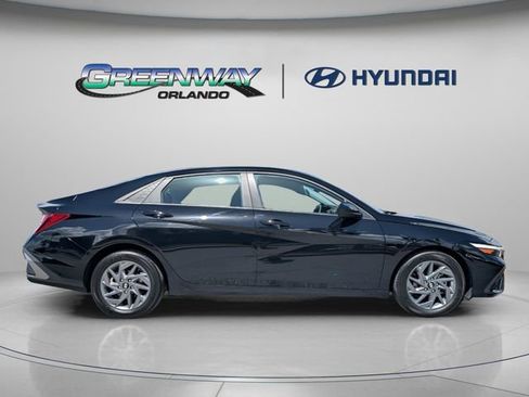 Used 2024 Hyundai Elantra SEL image 8