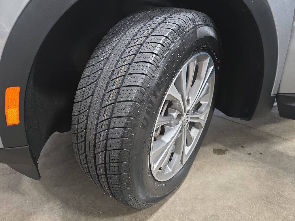 Used 2023 Buick Envision Preferred AWD/4WD image 32