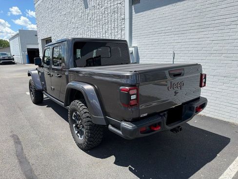 Used 2024 Jeep Gladiator Rubicon AWD/4WD image 4
