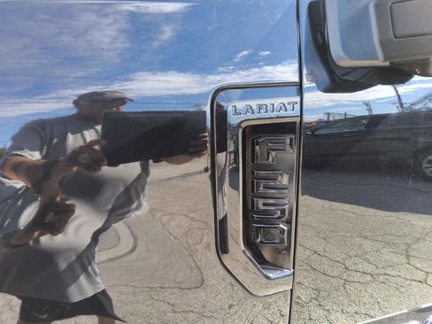 Used 2018 Ford F250 Lariat w/ Lariat Ultimate Package AWD/4WD image 11