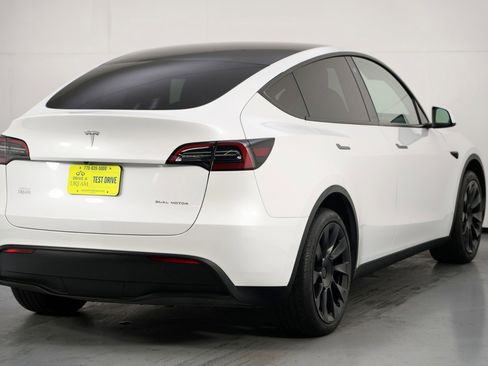 Used 2023 Tesla Model Y Long Range image 52