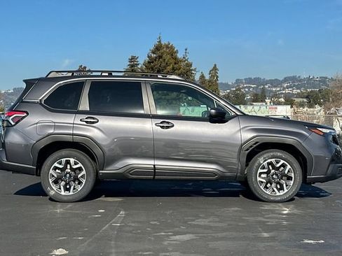 Used 2026 Subaru Forester Premium image 4
