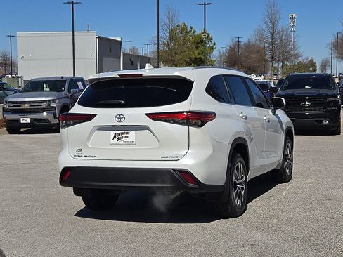 Used 2023 Toyota Highlander XLE image 6