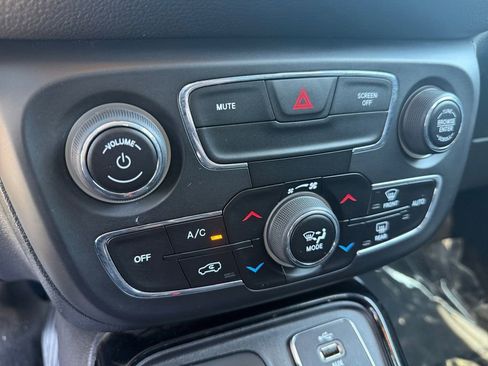 Used 2018 Jeep Compass Latitude w/ Popular Equipment Group image 22