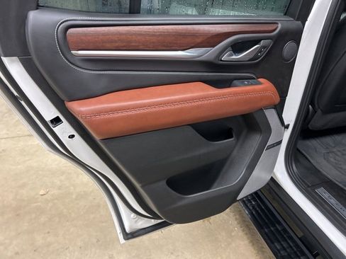 Used 2024 GMC Yukon Denali Ultimate image 32