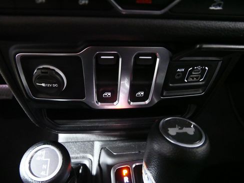 Used 2025 Jeep Wrangler Sport AWD/4WD image 29
