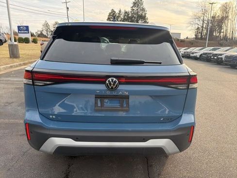 New 2026 Volkswagen Tiguan SE image 2