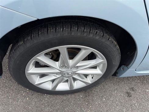 Used 2014 Toyota Prius V Five image 23