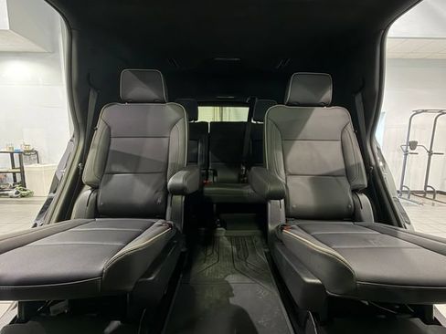 Used 2025 Chevrolet Tahoe Premier AWD/4WD image 28