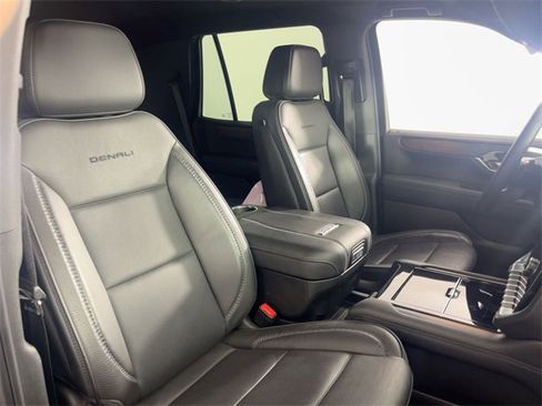 Used 2025 GMC Yukon Denali image 28