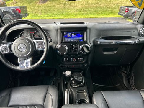 Used 2017 Jeep Wrangler Unlimited Sport w/ Quick Order Package 23S AWD/4WD image 3