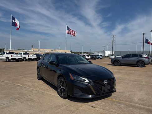 Certified 2024 Nissan Altima 2.5 SR FWD image 1