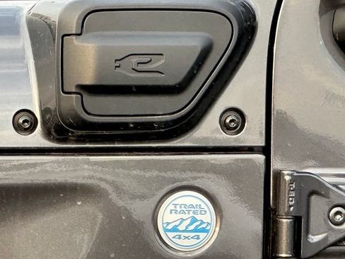 Used 2022 Jeep Wrangler Unlimited Sahara w/ Cold Weather Group AWD/4WD image 10