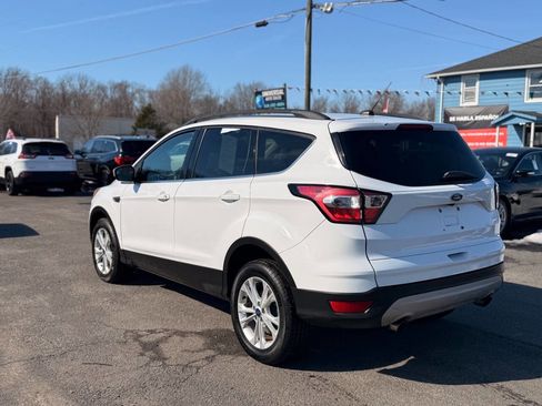 Used 2018 Ford Escape SE image 9