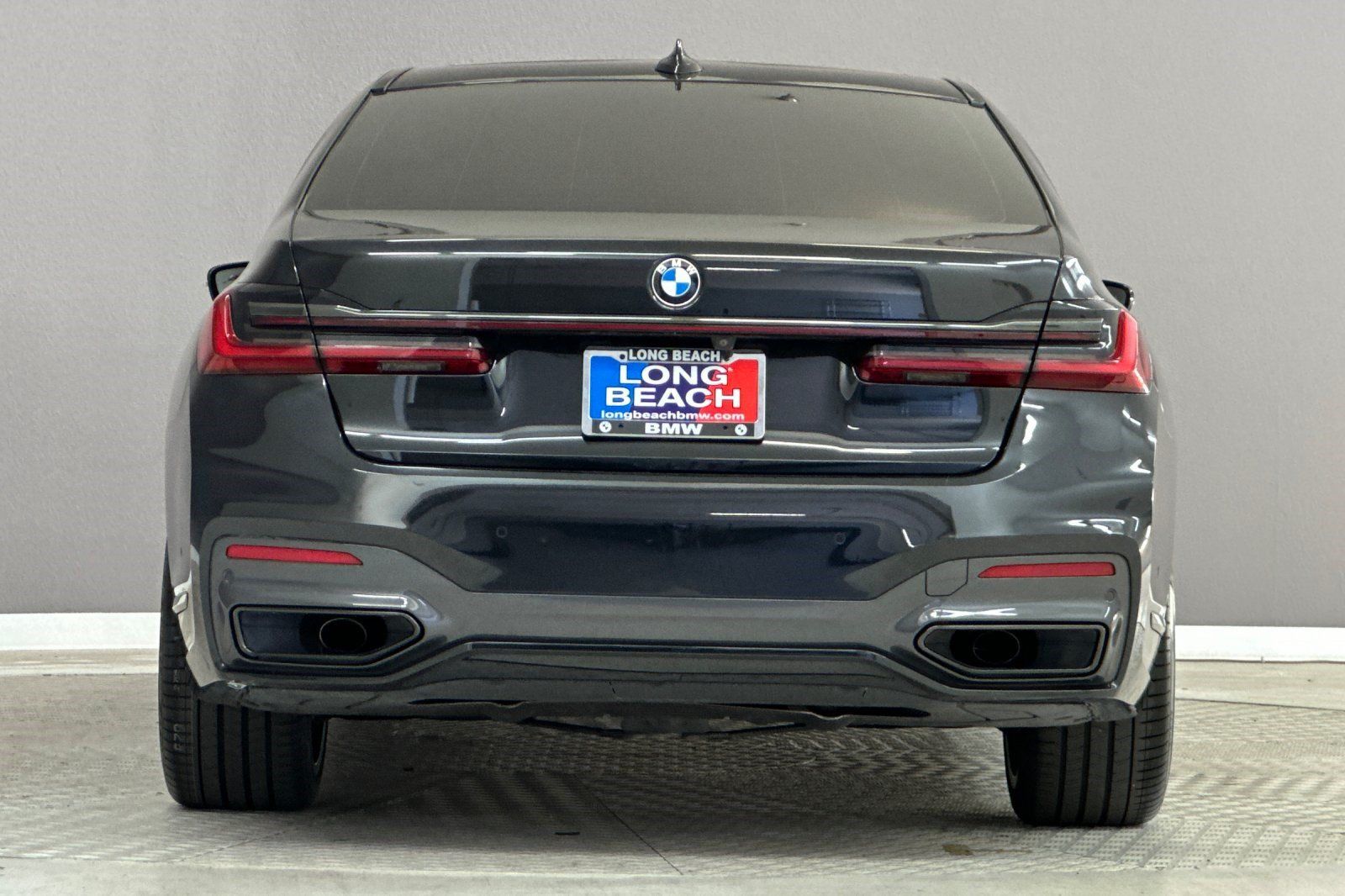 Used 2022 BMW 740i w/ M Sport Package RWD image 9