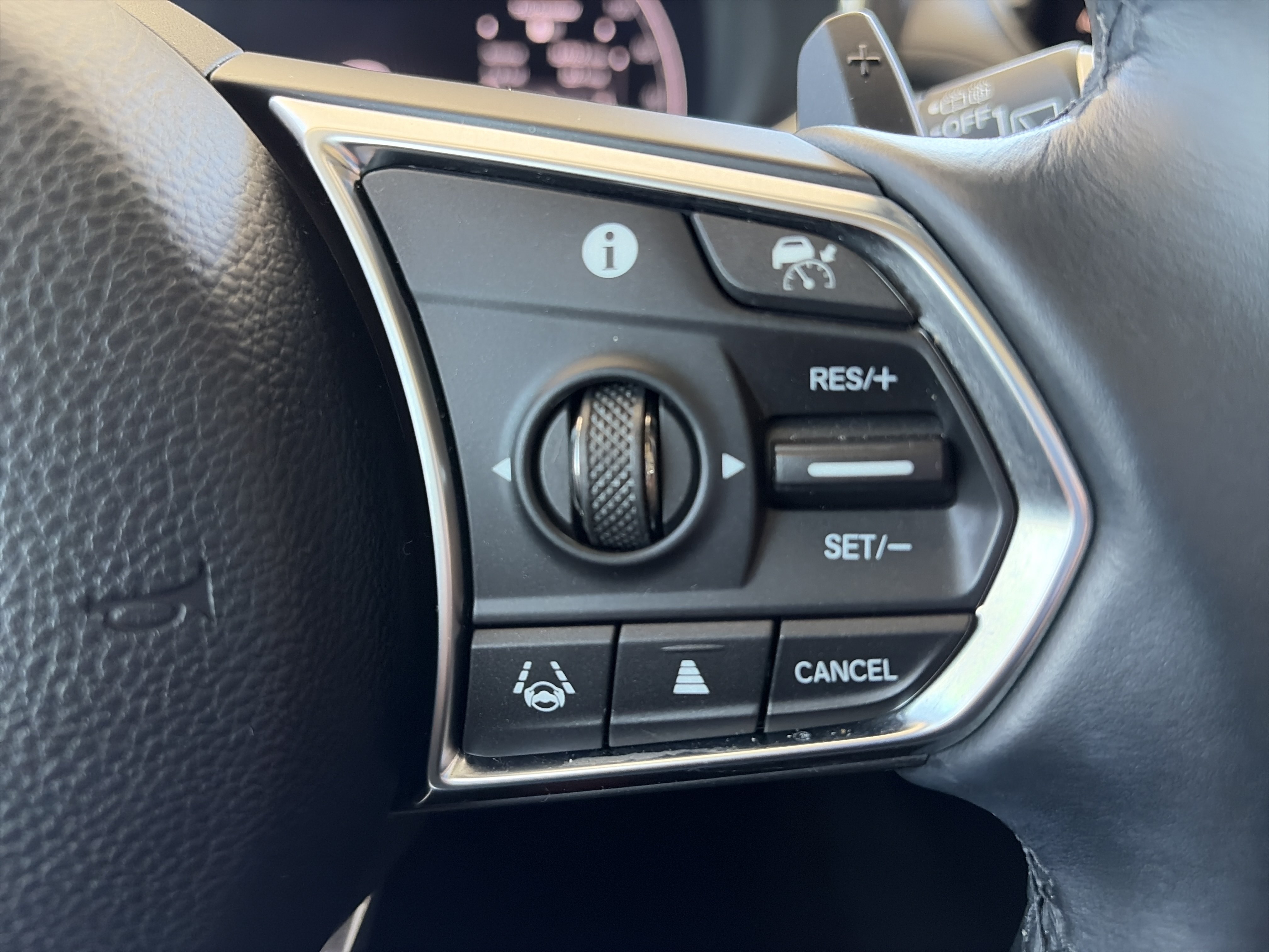 Used 2023 Acura MDX FWD image 30