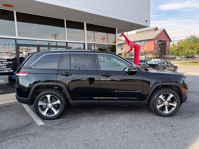 Used 2023 Jeep Grand Cherokee 4WD 4xe image 7