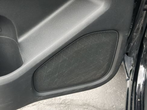 Used 2024 Nissan Frontier SV image 15