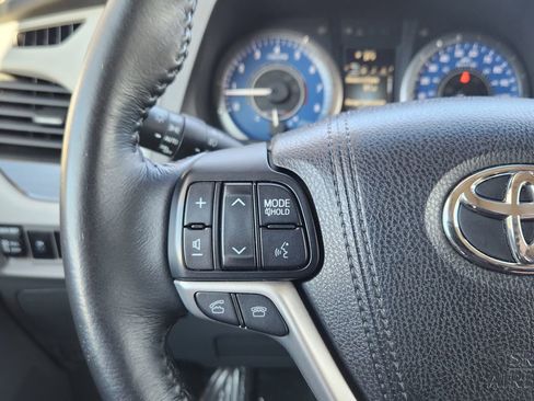 Used 2015 Toyota Sienna XLE image 15
