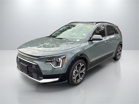 Certified 2023 Kia Niro EX Touring image 3