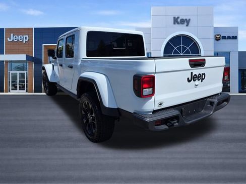 Used 2025 Jeep Gladiator Sport AWD/4WD image 2