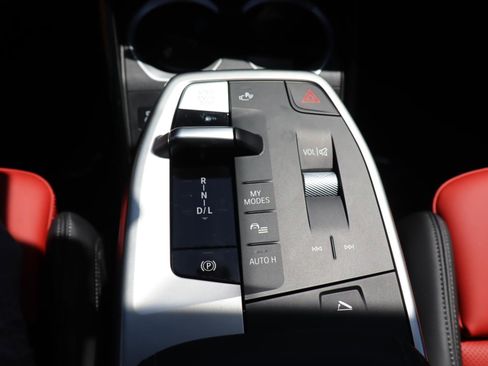 Used 2025 BMW X2 xDrive28i w/ Premium Package image 12