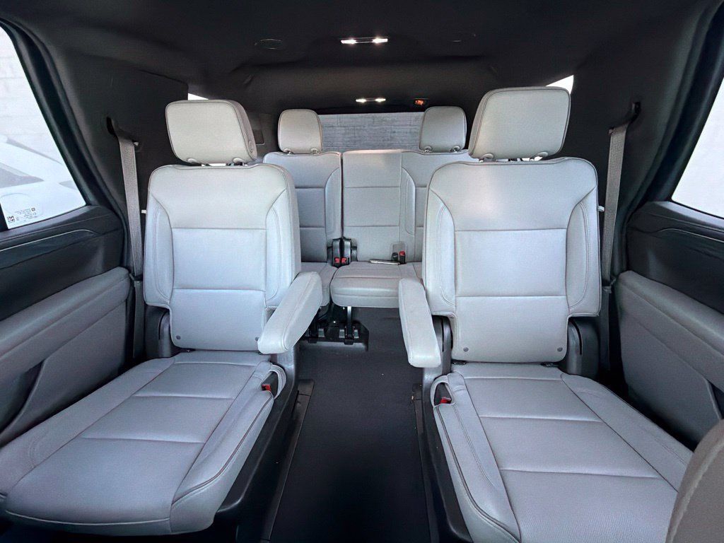Used 2023 GMC Yukon SLT AWD/4WD image 11