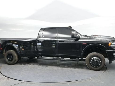 Used 2024 RAM 3500 Limited w/ Night Edition AWD/4WD image 4