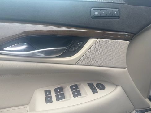 Used 2018 Cadillac Escalade Luxury AWD/4WD image 16