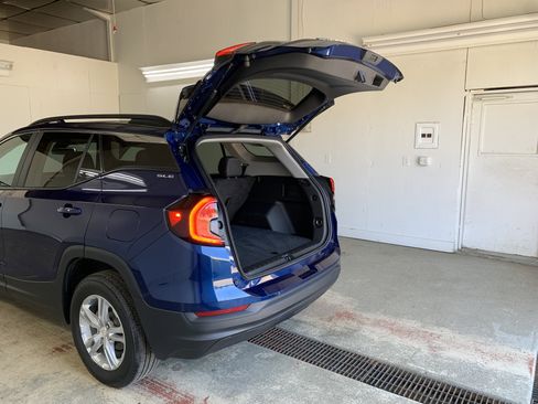 Used 2022 GMC Terrain SLE w/ Driver Convenience Package image 43