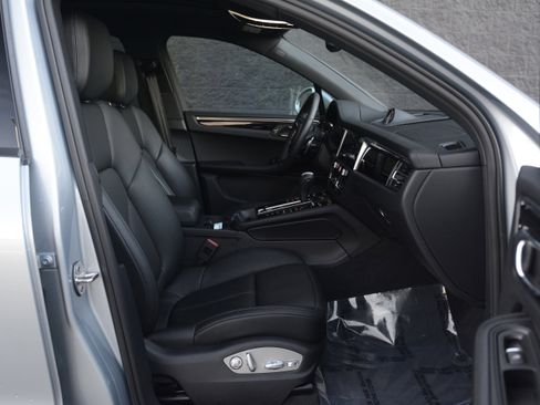 Certified 2026 Porsche Macan image 28